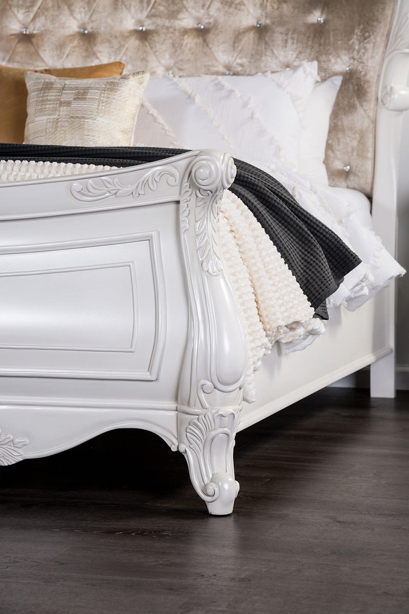 Valentini White 5 Pc. Queen Bedroom Set w/ Chest