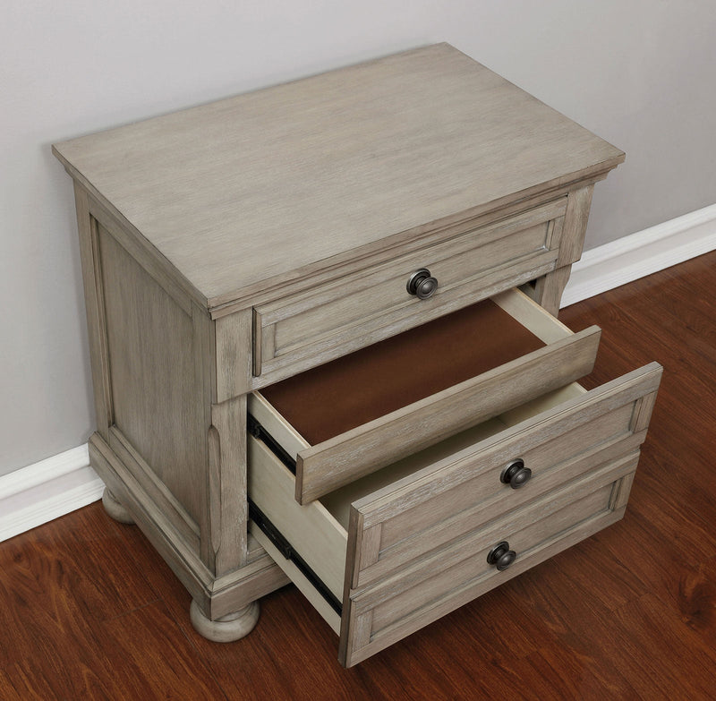 Wells Gray 5 Pc. Queen Bedroom Set w/ Chest
